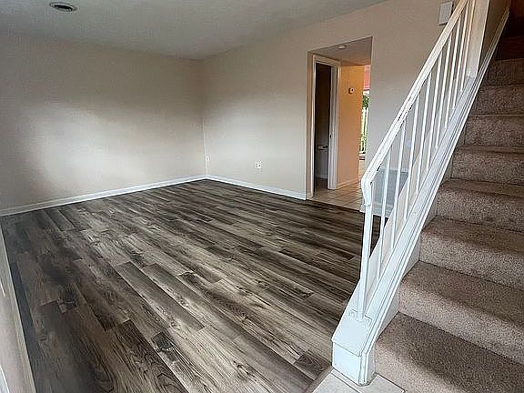 5th image of 208 Ash Hollow Dr