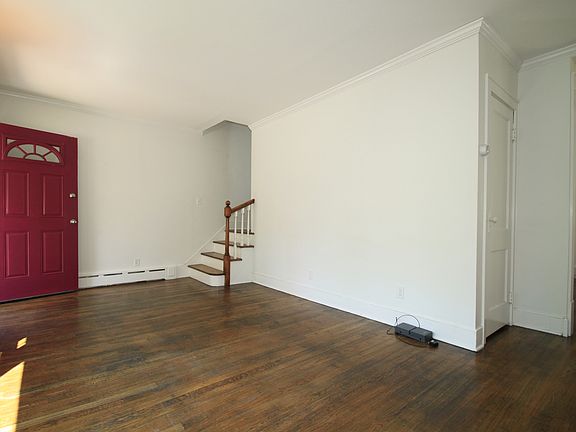 5th image of 38 Glenwood Blvd