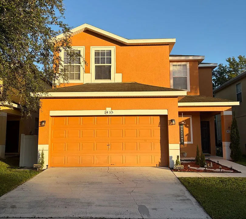 1435 Royal Ridge Dr