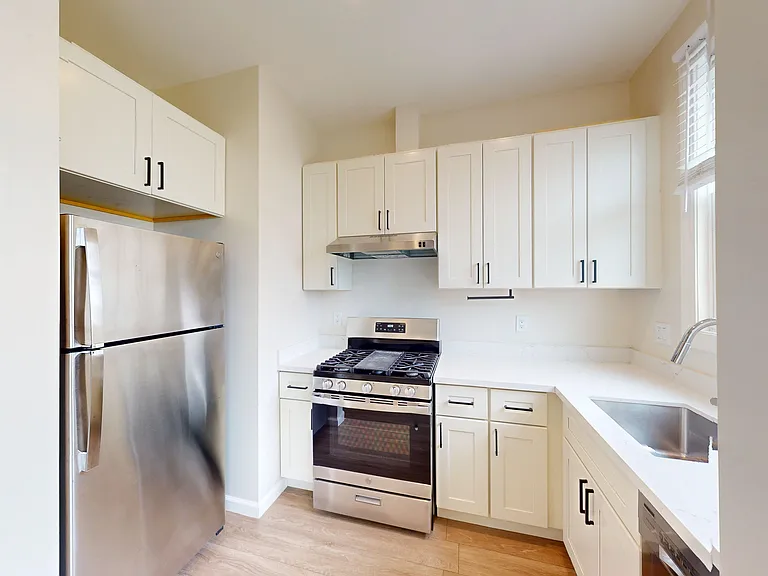 40 Tiffany Ave #6 — Photo 2