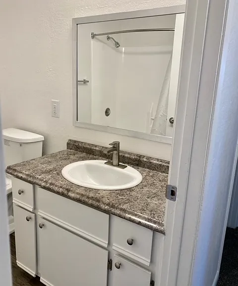 Evergreen Ridge Apartments — Photo 10