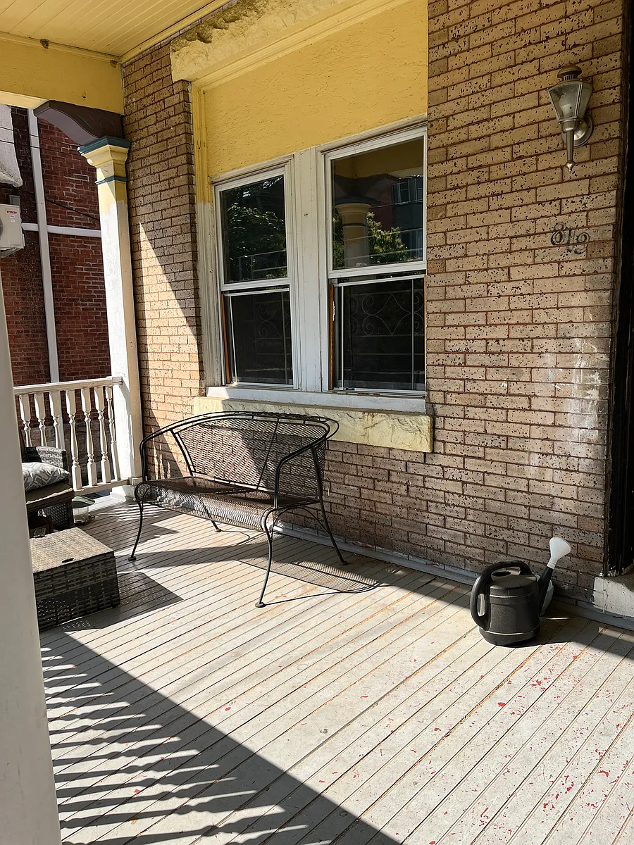 Building Photo - 819 S Saint Bernard St #1