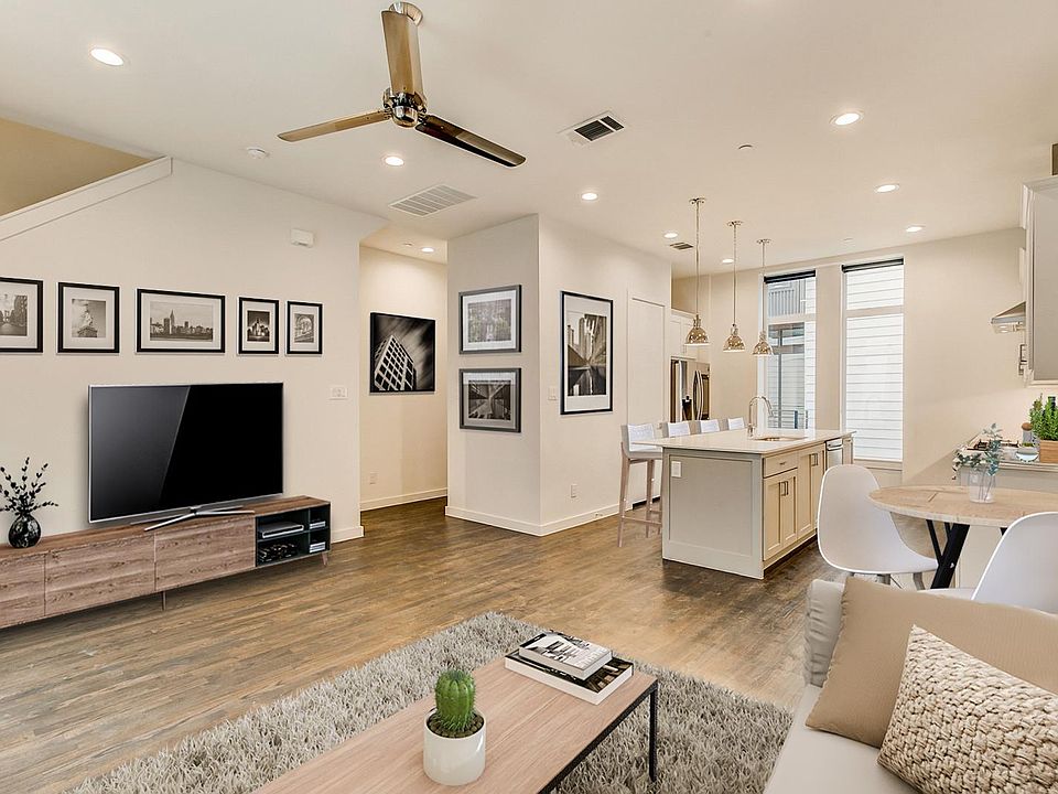 1st image of 2202 Bennett Ave #305