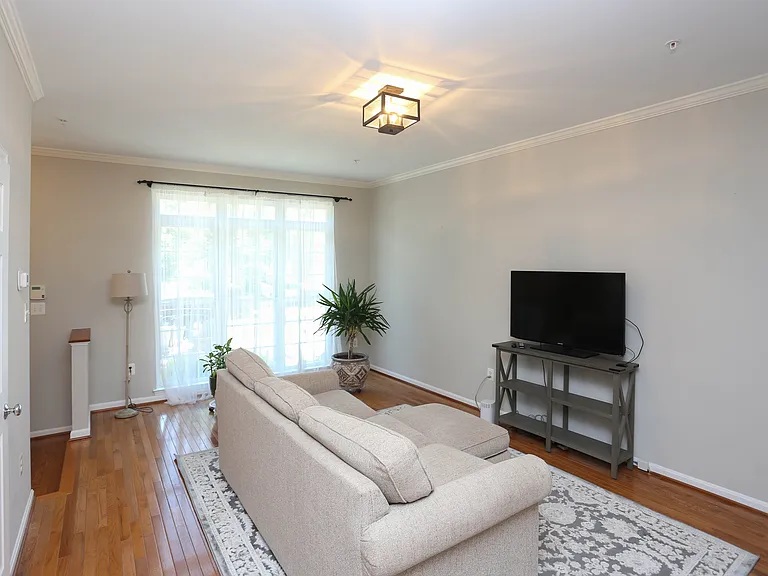2425 Killarney Ter — Photo 9