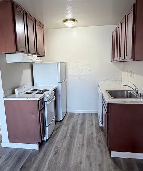 1 bed, 1.0 bath, 550 sqft — Photo 2