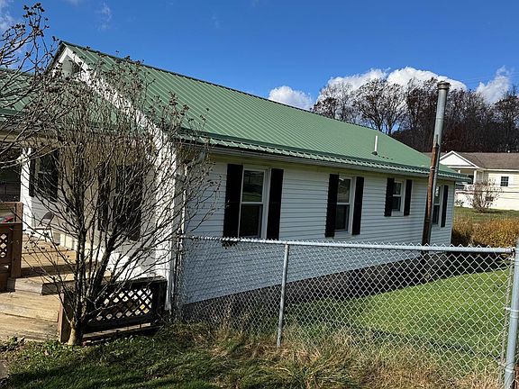 3rd image of 256 Carter Ave