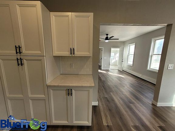 4th image of 631 W 10th Ave
