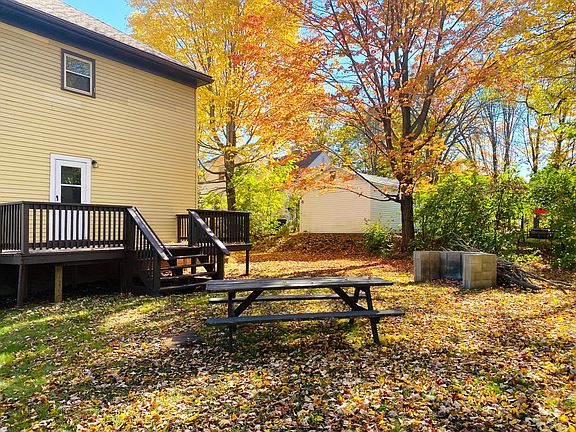 Deck, fire pit, picnic table