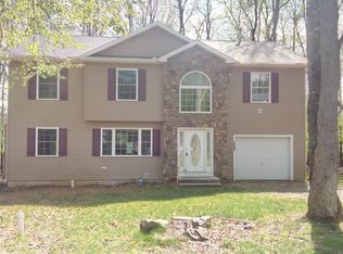 7313 Meadowlark Dr, Tobyhanna, PA
