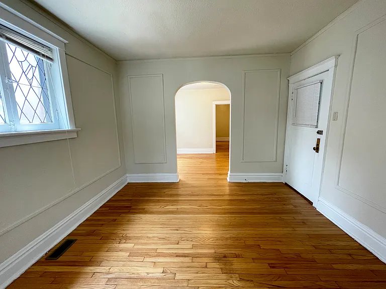 6326 Southwood Ave — Photo 6