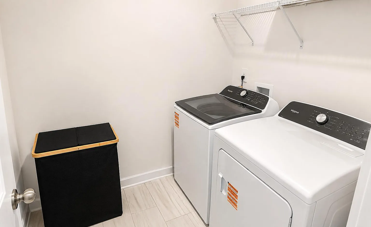 2 bed, 1.0 bath, 2500 sqft, $1,338 — Photo 4