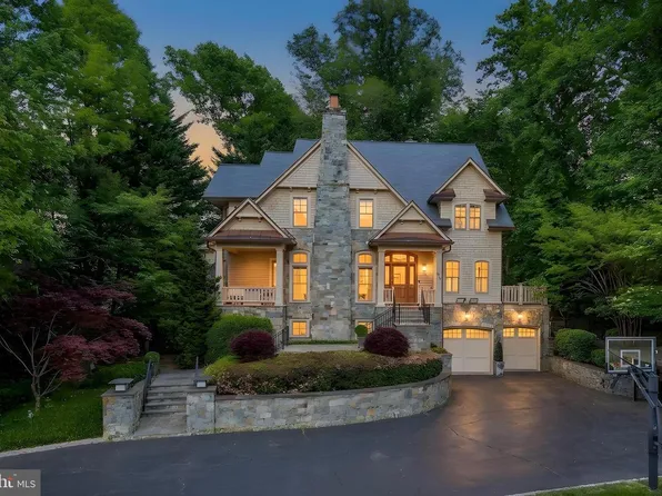 8819 Chalon Dr, Bethesda, MD 20817