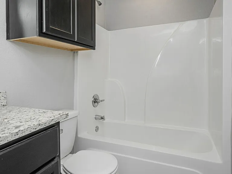 1368 Kingsgate Dr — Photo 47