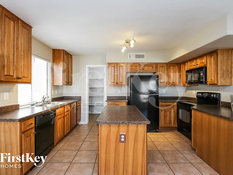 848 E Morelos St — Photo 7