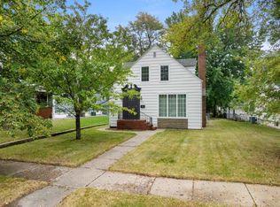 211 9th St SE, Minot, ND 58701