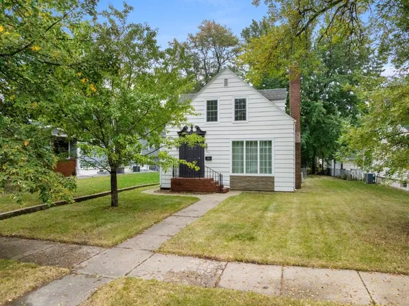 211 9th St SE, Minot, ND 58701