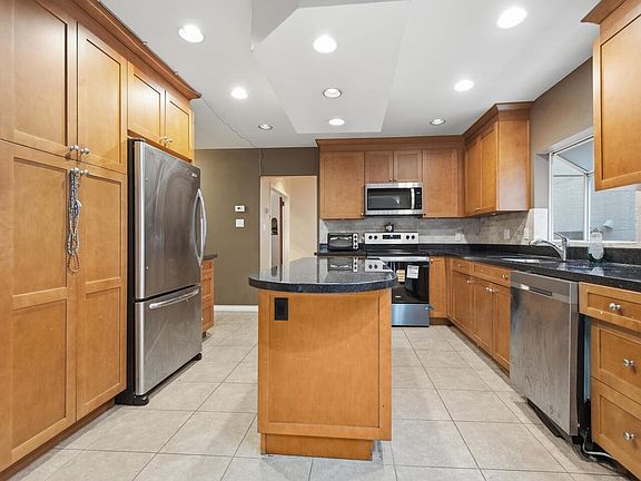 5th image of 4154 McGill St