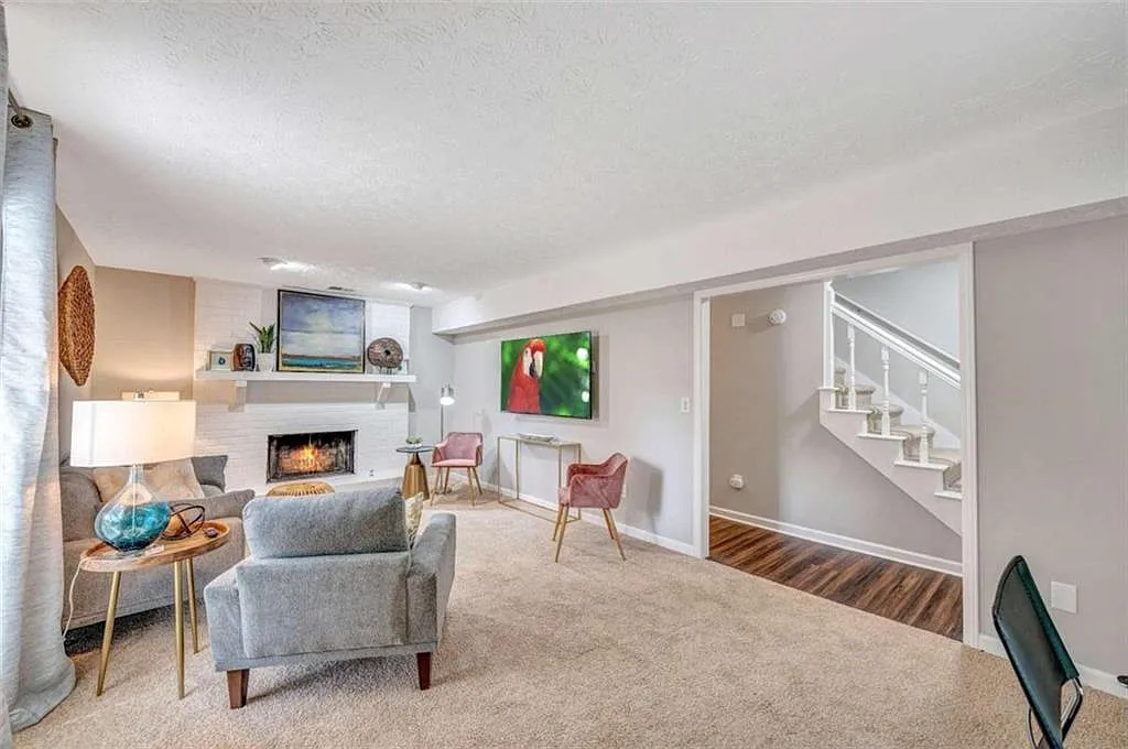 3 bed, 4.5 bath, 1672 sqft, $5,250 — Photo 2