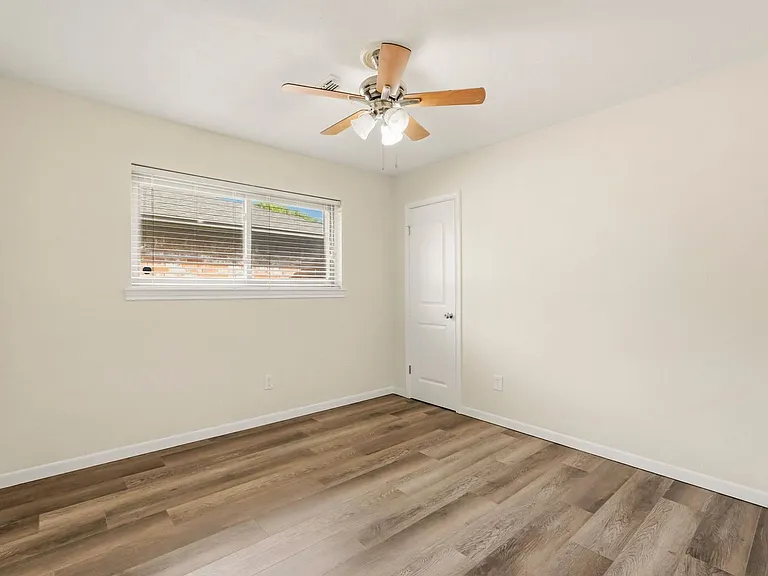 1911 Michele Dr — Photo 17