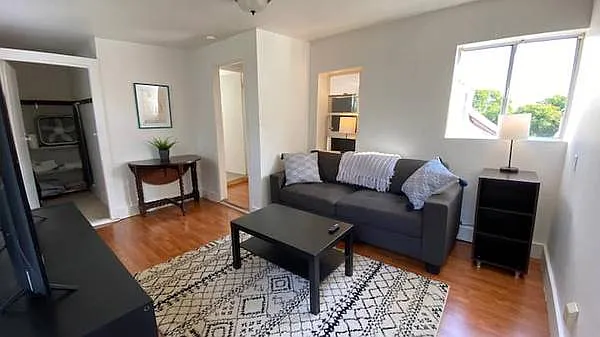 2 bed, 800 sqft, $3,500 — Photo 4