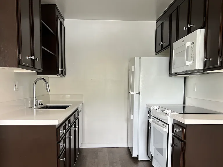 Olive Tree Apartments — Photo 6