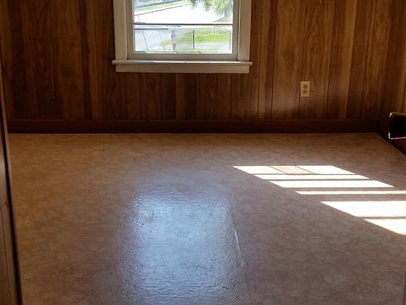 3rd image of 2613 Peach St #1