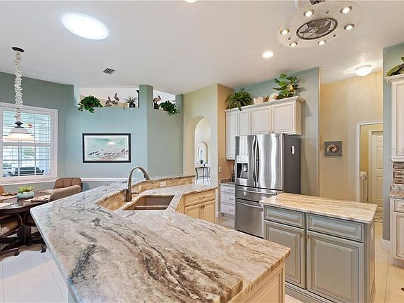 3rd image of 203 Golf Vista Cir
