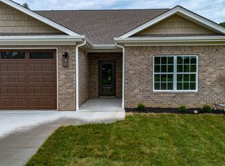 160 Hidden Valley Dr, Paducah, KY 42003