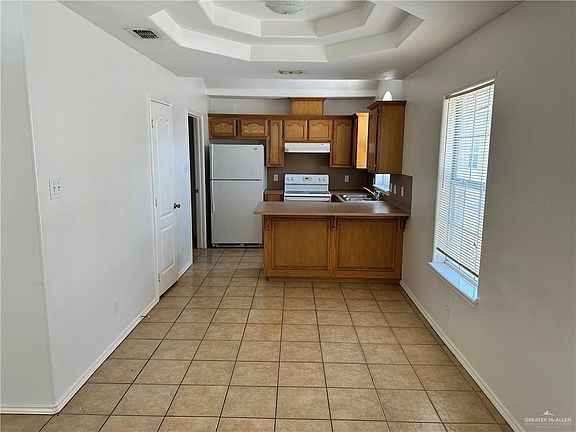 5th image of 613 La Mancha Dr #1