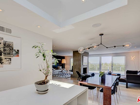 5th image of 7781 Skyhill Dr