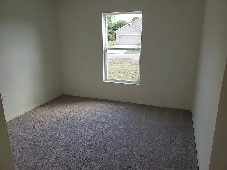 611 SW McComb Ave — Photo 17