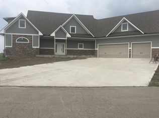 21120 S McKee Ln, Pleasant Hill, MO 64080