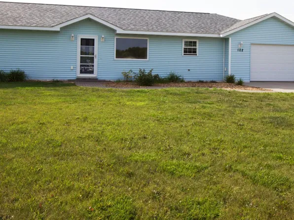 102 Woodland Ct, Thief River Falls, MN 56701
