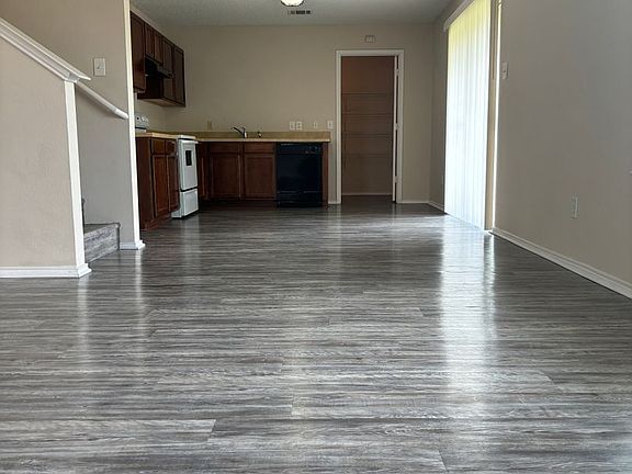 5th image of 4853 Trail Hollow Dr