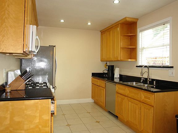 4th image of 438 Laswell Ave