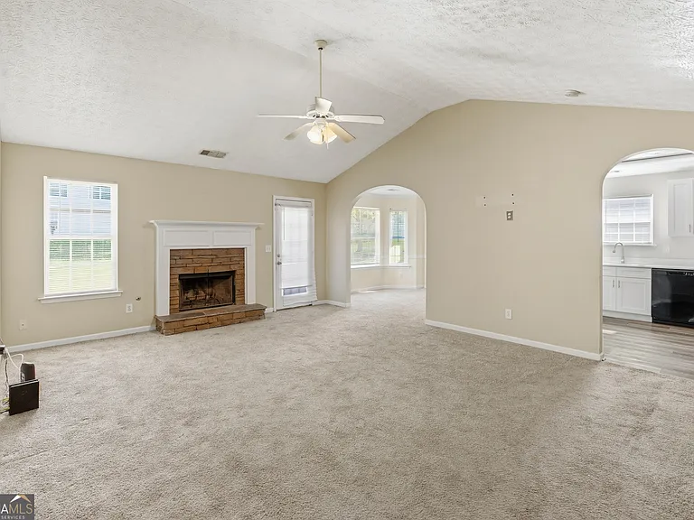 5420 Yellow Pine Dr — Photo 3