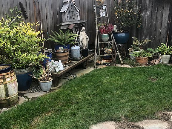 3rd image of 1200 10th Ave NW