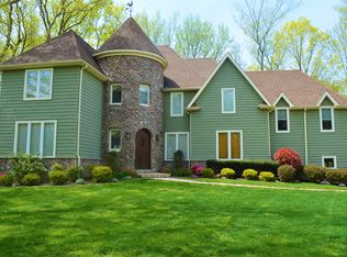 2 Chanowich Ct, Middletown, NJ 07748