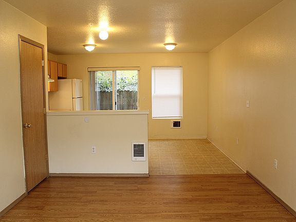 5th image of 3548 SE 119th Ave APT C
