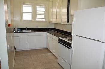 5th image of 1095 Montgomery Ave