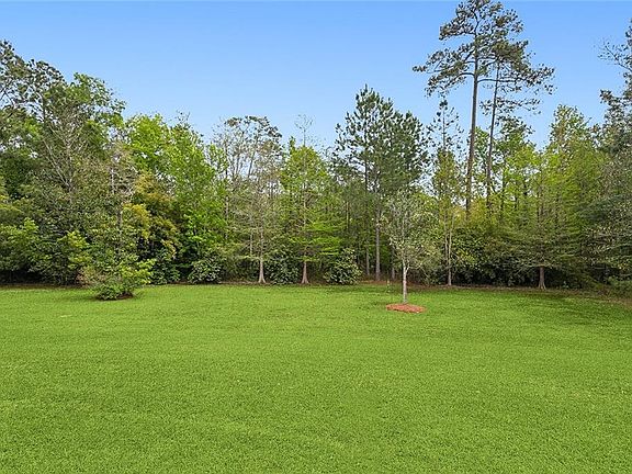 3rd image of 302 Twin River Dr
