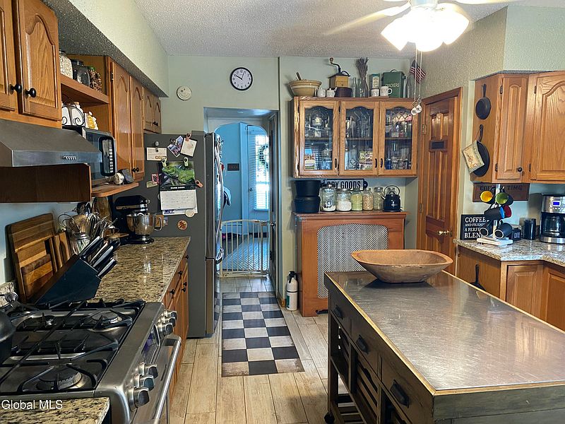 4th image of 191 Brookside Avenue