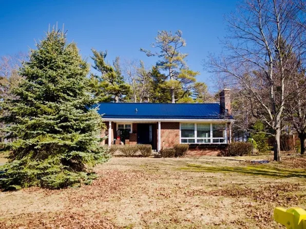 109 Birch St, Stellarton, NS B0K 1S0