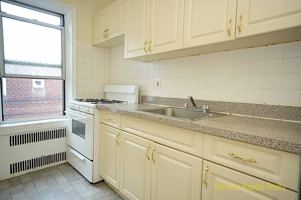 Rented by Norman Raindel, LREB | media 43