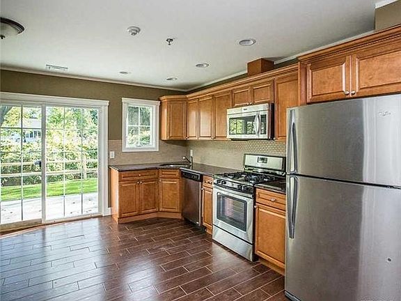 3rd image of 170 W Montauk Hwy APT 8