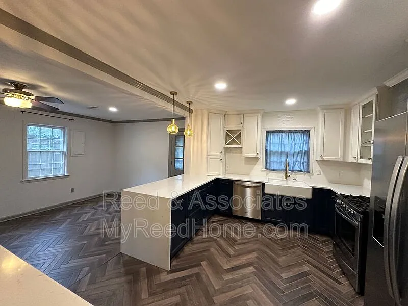 3 bed, 1.5 bath, 1620 sqft, $2,195 — Photo 4