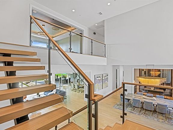 5th image of 2227 Lilac Ln