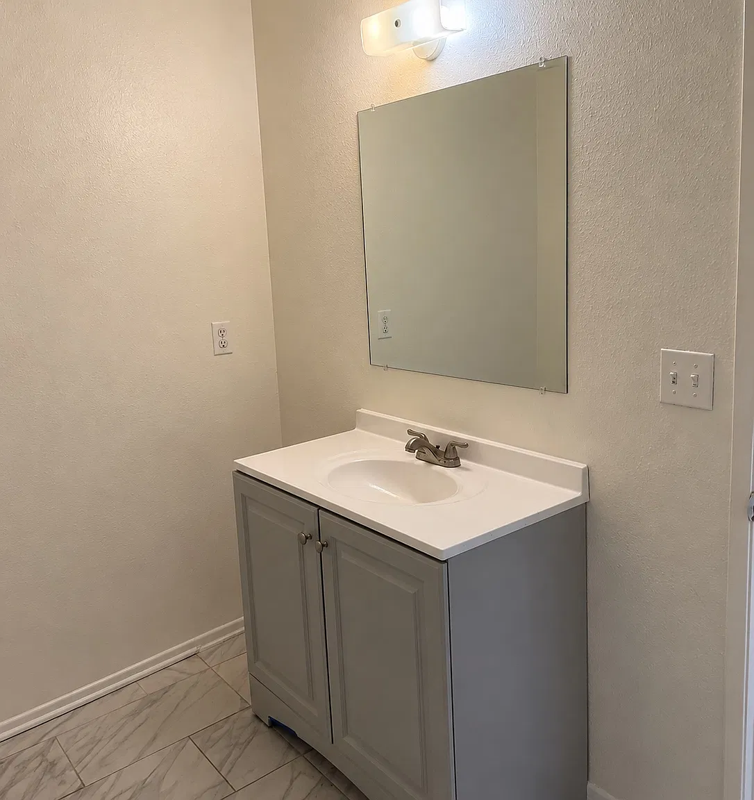 1474 Hardt St — Photo 3
