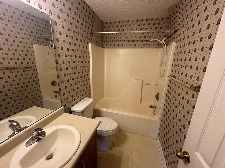 966 Yale Ct — Photo 8