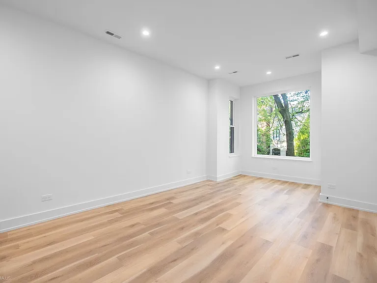 2113 N Kenmore Ave #1 — Photo 5